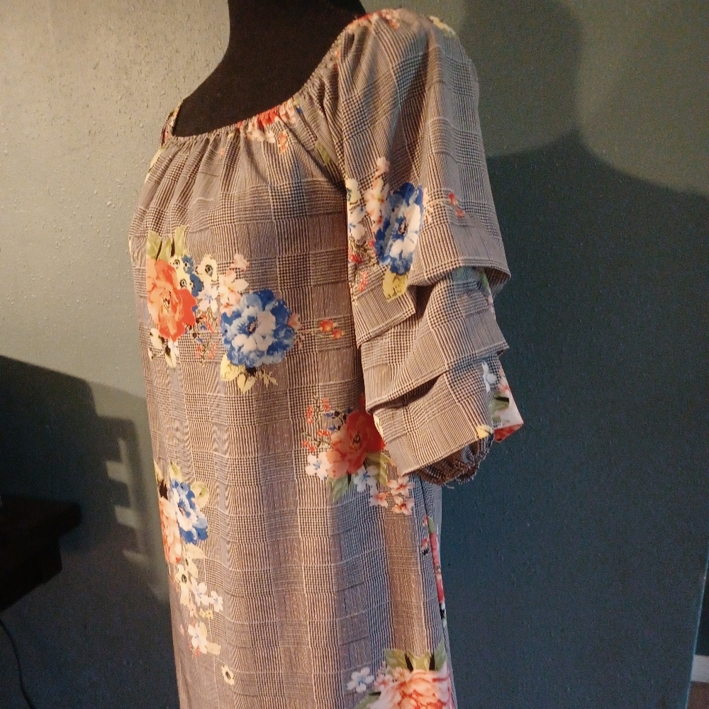Dress - Picture 2 of 3